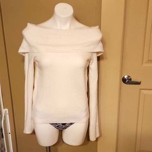 GUESS Off the shoulder sweater
